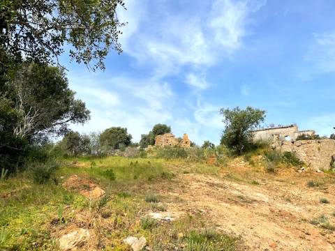 TERRENO COM RUINA, QUELFES, OLHÃO