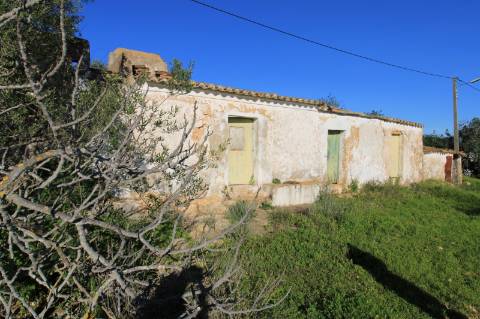 TERRENO MISTO COM 2 RUINAS, PECHÃO