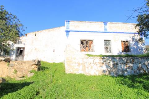 TERRENO MISTO COM 2 RUINAS, PECHÃO