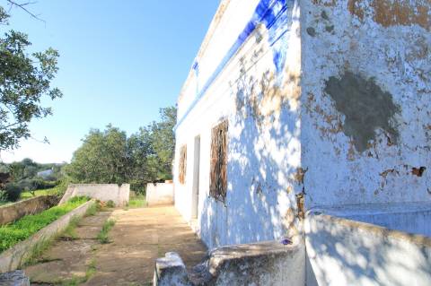 TERRENO MISTO COM 2 RUINAS, PECHÃO