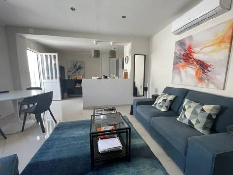 Moradia em Banda, T2, Renovada, Baixa Olhão