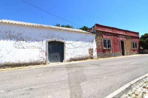 CONJUNTO DE 3 MORADIAS, 1 ARMAZÉM, VENDA CONJUNTA OU INDIVIDUAL,TAVIRA