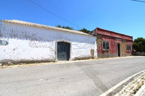 CONJUNTO DE 3 MORADIAS, 1 ARMAZÉM, VENDA CONJUNTA OU INDIVIDUAL,TAVIRA