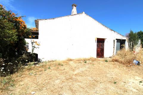 CONJUNTO DE 3 MORADIAS, 1 ARMAZÉM, VENDA CONJUNTA OU INDIVIDUAL,TAVIRA