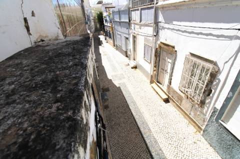 MORADIA TRADICIONAL, PARA RENOVAR, T2,BAIXA OLHÃO