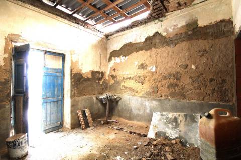 MORADIA TRADICIONAL, PARA RENOVAR, T2,BAIXA OLHÃO