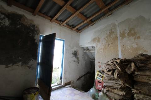 MORADIA TRADICIONAL, PARA RENOVAR, T2,BAIXA OLHÃO