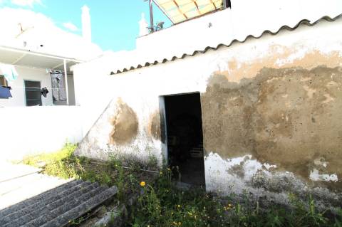 MORADIA TRADICIONAL, PARA RENOVAR, T2,BAIXA OLHÃO