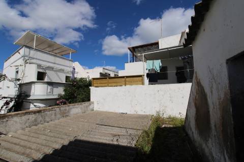 MORADIA TRADICIONAL, PARA RENOVAR, T2,BAIXA OLHÃO