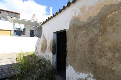 MORADIA TRADICIONAL, PARA RENOVAR, T2,BAIXA OLHÃO