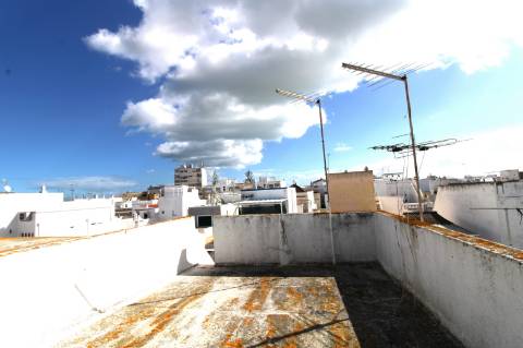 MORADIA TRADICIONAL 2 PISOS, BAIXA OLHÃO