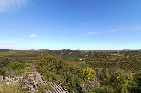O terreno com projecto de Hotel 5 estrelas.