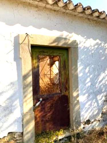 Moradia isolada - Moradia Térrea em ruinas com lote de 893m2, em Tavira.