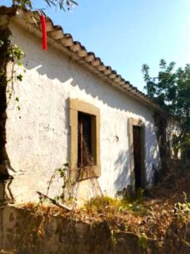 Moradia isolada - Moradia Térrea em ruinas com lote de 893m2, em Tavira.