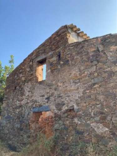 Moradia isolada - Moradia Térrea em ruinas com lote de 893m2, em Tavira.