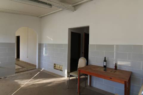 Terreno com casa e armazem, Faro