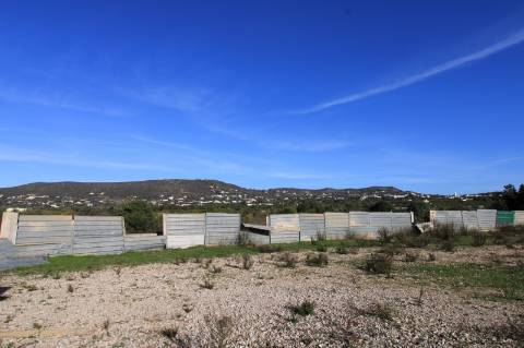 Terreno com casa e armazem, Faro