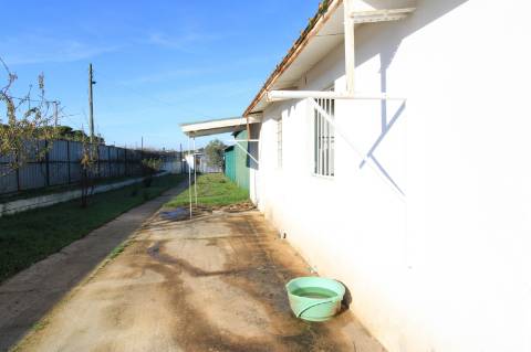 Terreno com casa e armazem, Faro