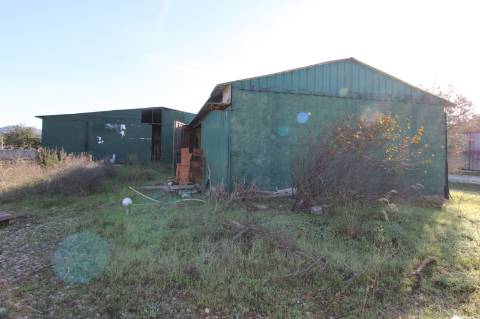 Terreno com casa e armazem, Faro