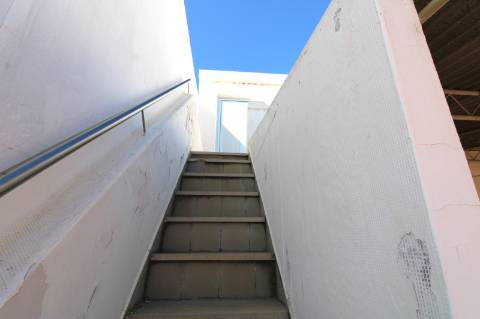 Moradia de dois pisos e Garagem, na baixa de Olhão