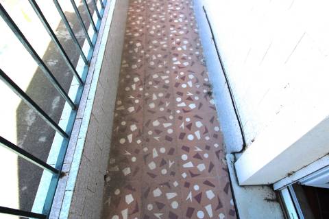 Moradia de dois pisos e Garagem, na baixa de Olhão