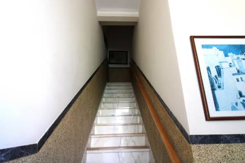 Moradia de dois pisos e Garagem, na baixa de Olhão