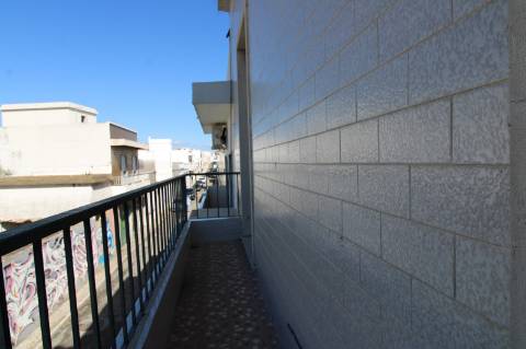 Moradia de dois pisos e Garagem, na baixa de Olhão