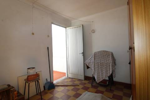 Moradia de dois pisos e Garagem, na baixa de Olhão