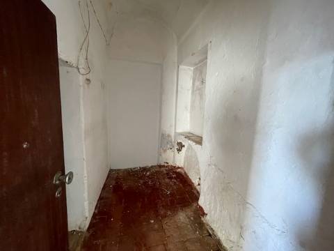 Moradia Rústica Geminada, com terreno e vista mar.