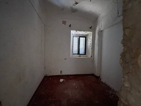 Moradia Rústica Geminada, com terreno e vista mar.