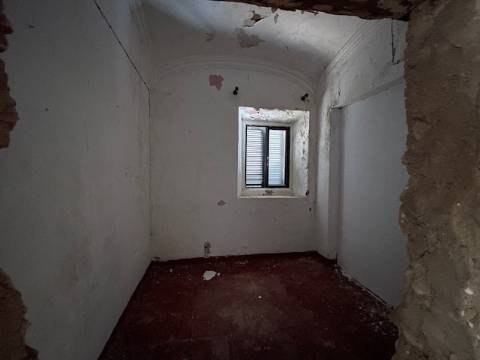 Moradia Rústica Geminada, com terreno e vista mar.