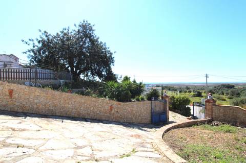 MORADIA PARA RECUPERAR, MONCARAPACHO E FUSETA