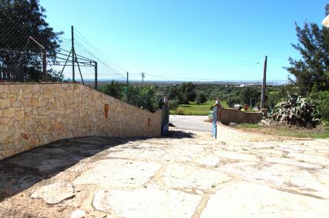 MORADIA PARA RECUPERAR, MONCARAPACHO E FUSETA