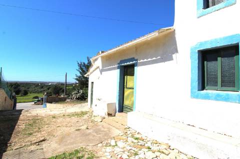 MORADIA PARA RECUPERAR, MONCARAPACHO E FUSETA