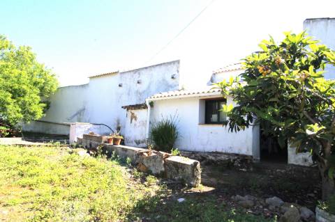 MORADIA PARA RECUPERAR, MONCARAPACHO E FUSETA