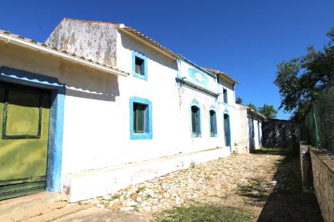 MORADIA PARA RECUPERAR, MONCARAPACHO E FUSETA