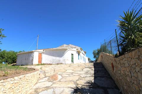 MORADIA PARA RECUPERAR, MONCARAPACHO E FUSETA