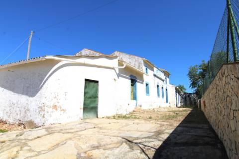 MORADIA PARA RECUPERAR, MONCARAPACHO E FUSETA