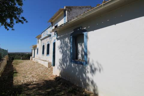 MORADIA PARA RECUPERAR, MONCARAPACHO E FUSETA