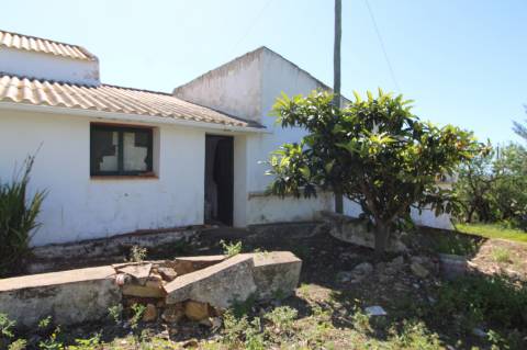 MORADIA PARA RECUPERAR, MONCARAPACHO E FUSETA