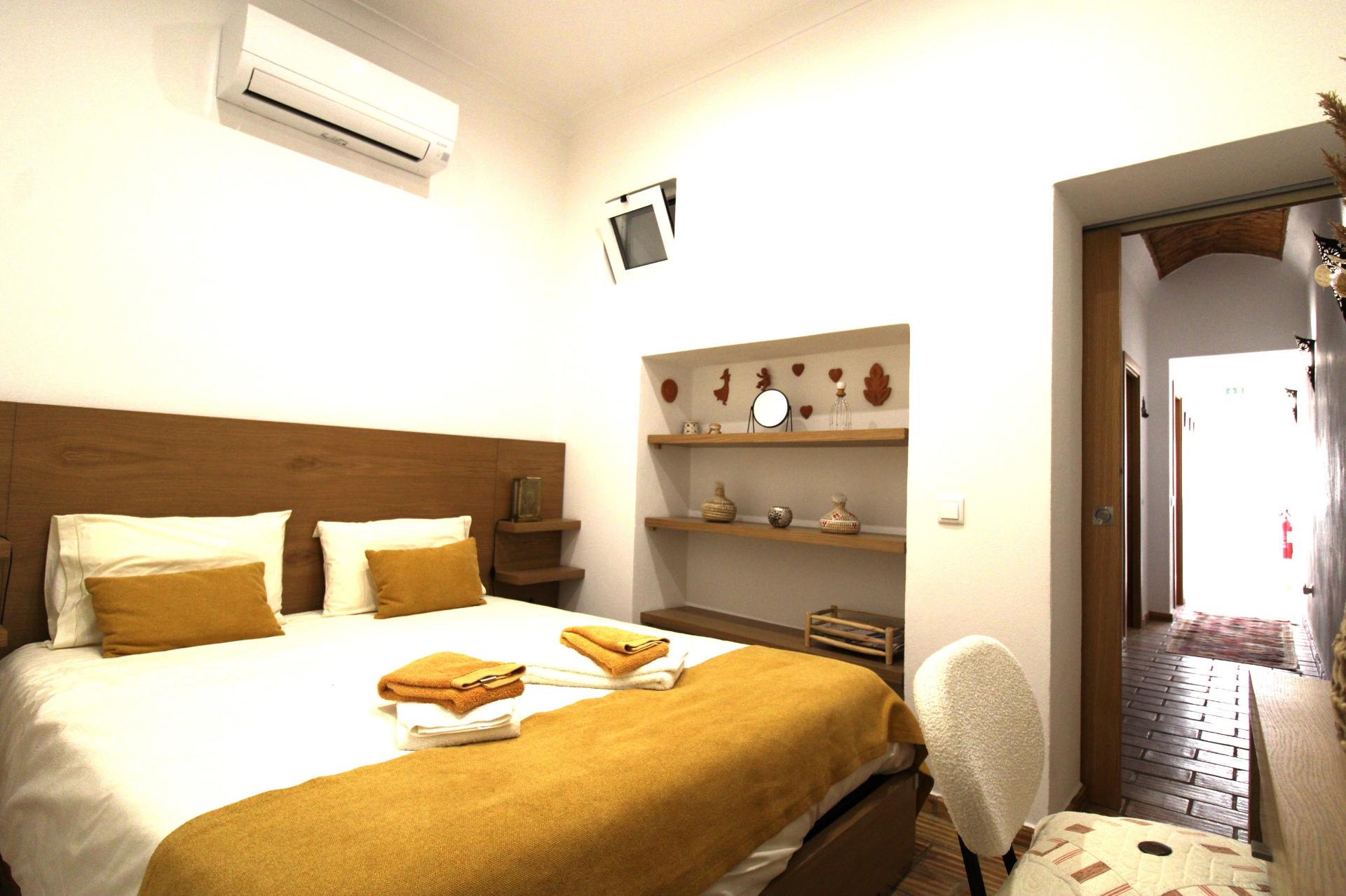 Moradia T2, renovada, baixa olhão