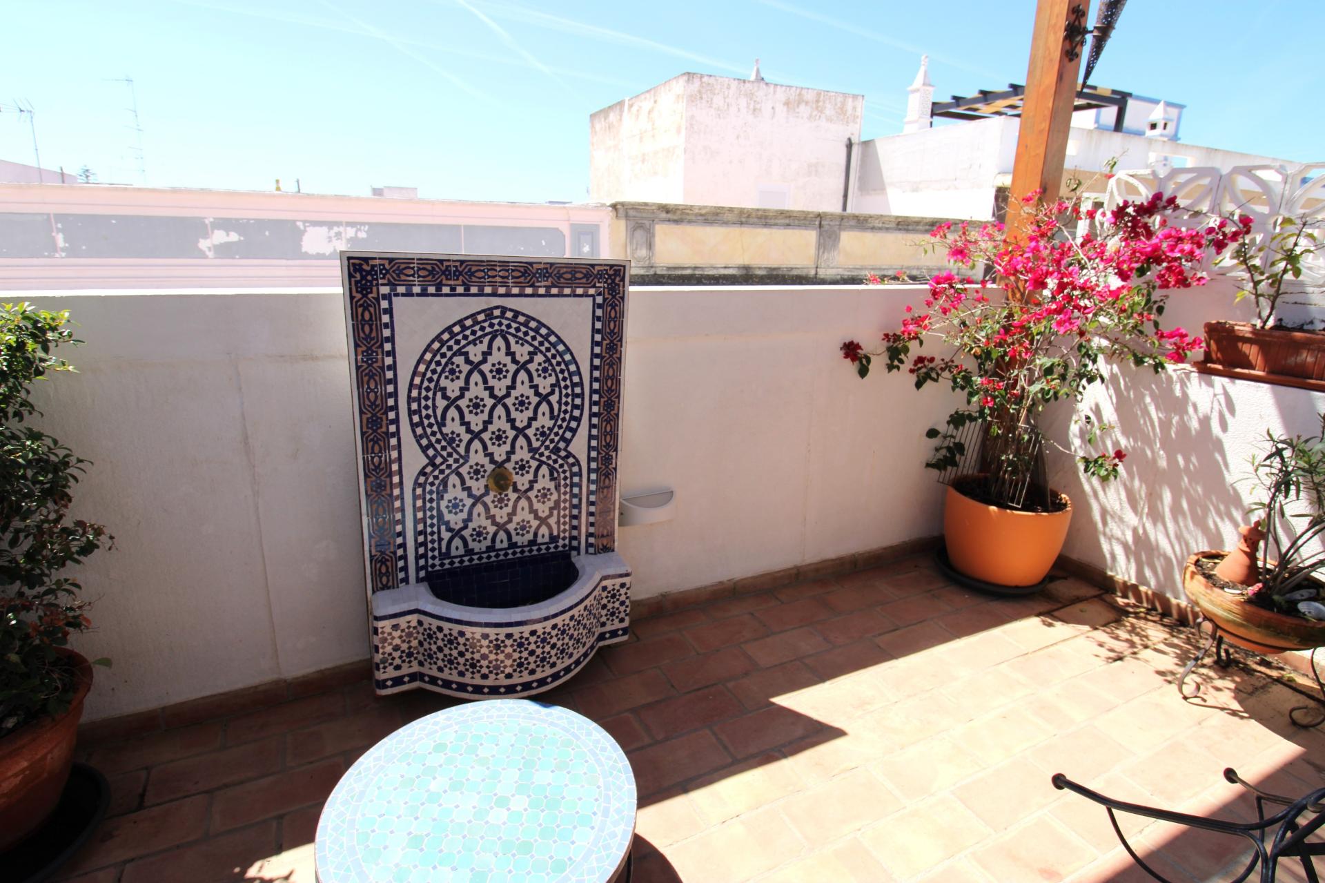 Moradia T2, renovada, baixa olhão