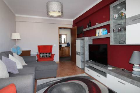 APARTAMENTO T2, BOAS ÁREAS, GARAGEM, FARO.