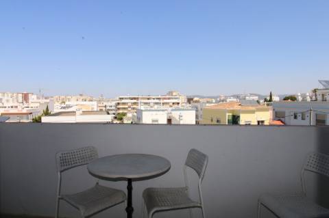 APARTAMENTO T2, BOAS ÁREAS, GARAGEM, FARO.