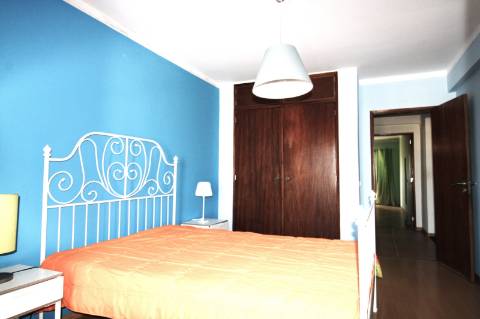 APARTAMENTO T2, BOAS ÁREAS, GARAGEM, FARO.