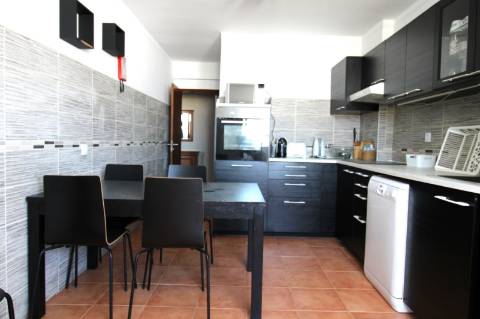 APARTAMENTO T2, BOAS ÁREAS, GARAGEM, FARO.