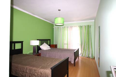 APARTAMENTO T2, BOAS ÁREAS, GARAGEM, FARO.