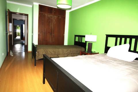 APARTAMENTO T2, BOAS ÁREAS, GARAGEM, FARO.