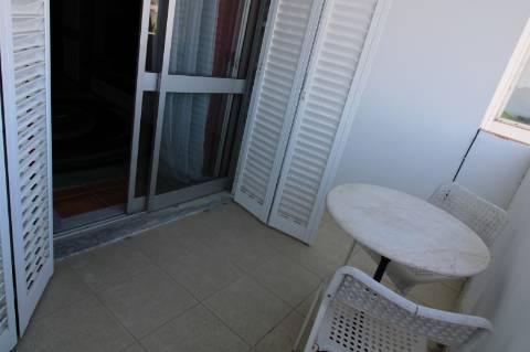 APARTAMENTO T2, BOAS ÁREAS, GARAGEM, FARO.
