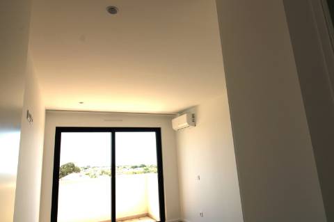 APARTAMENTO NOVO, T2, PISCINA, GARAGEM, OLHÃO